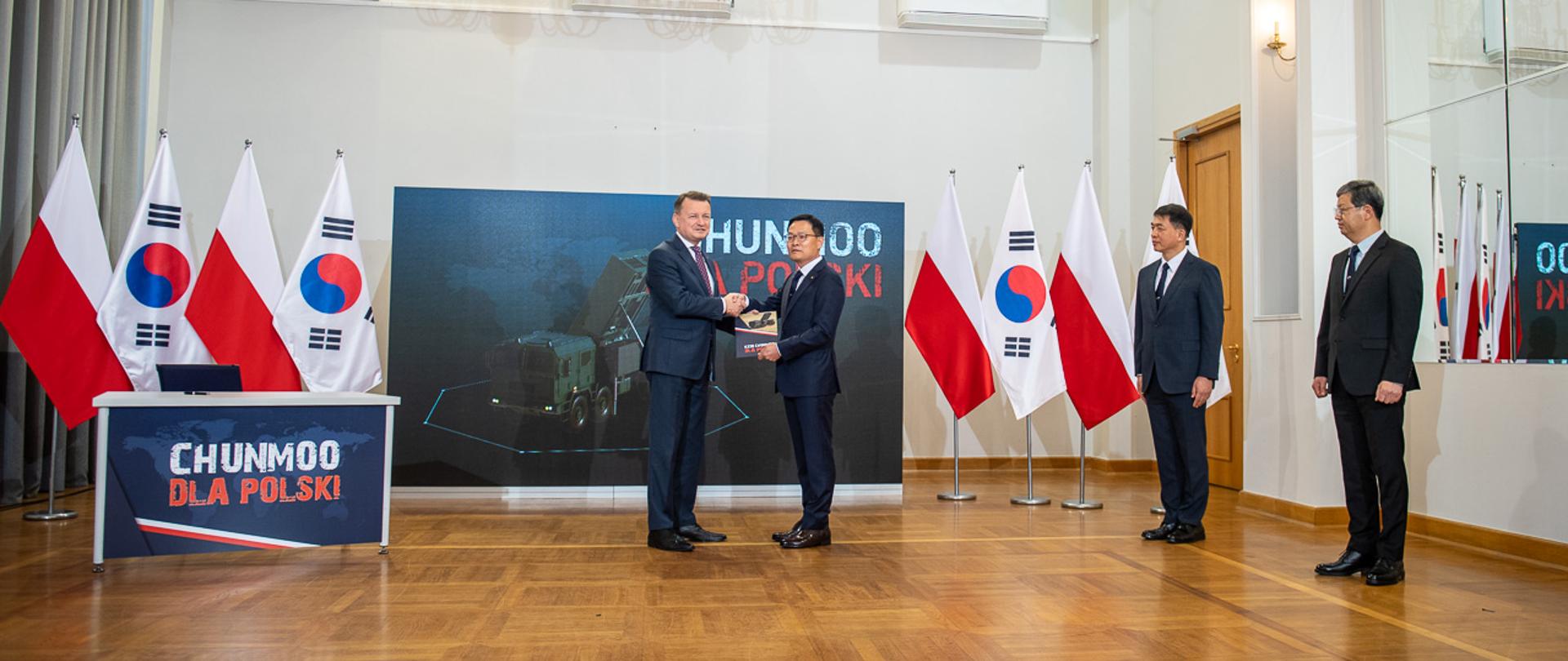 Podpisanie umowy na Chunmoo - wicepremier M.Błaszczak podpisał umowę na zakup nowego sprzętu dla Wojska Polskiego