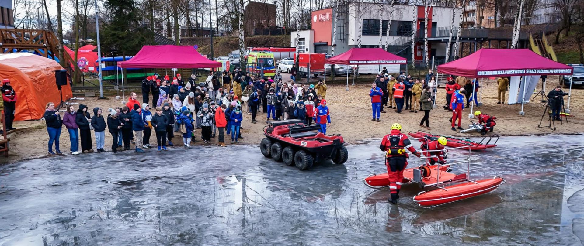 Pokaz ratownictwa lodowego przez WOPR Katowice