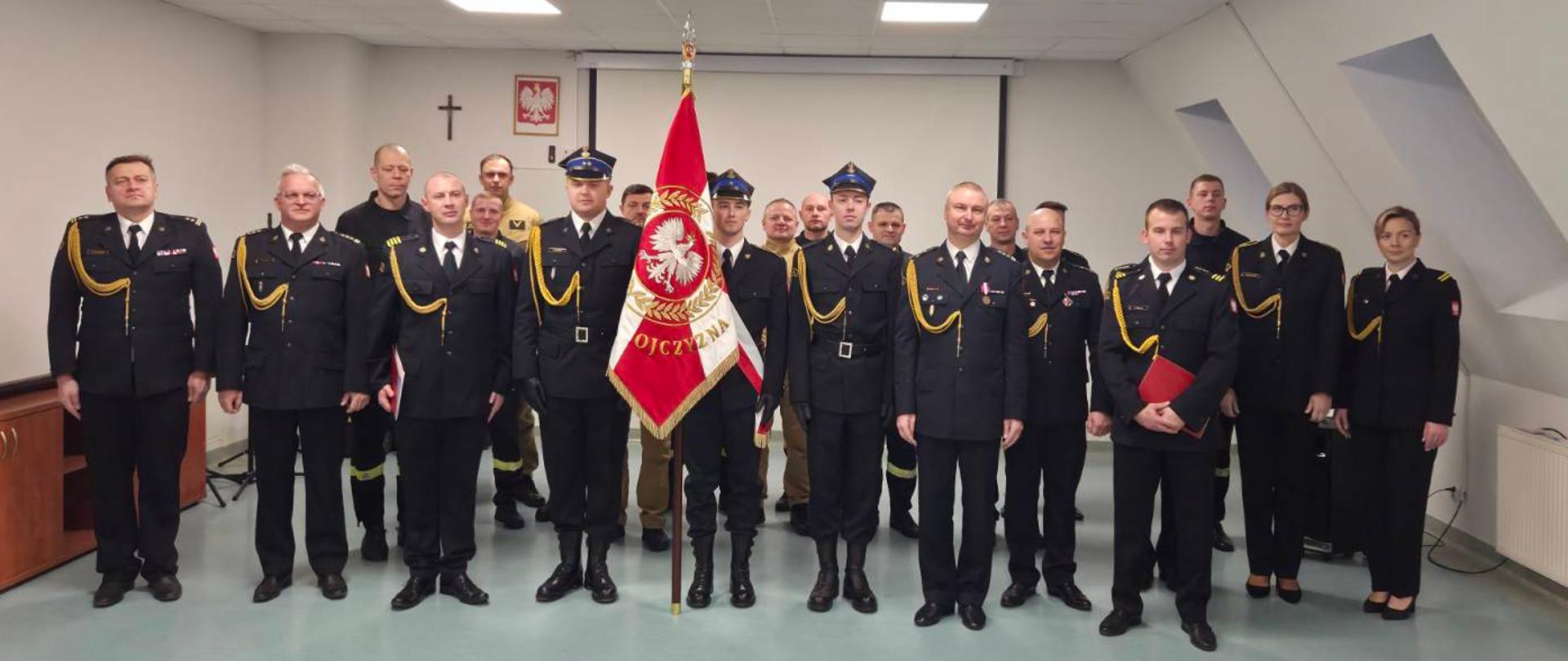 na zdjęciu zebrani wszyscy uczestnicy uroczystości