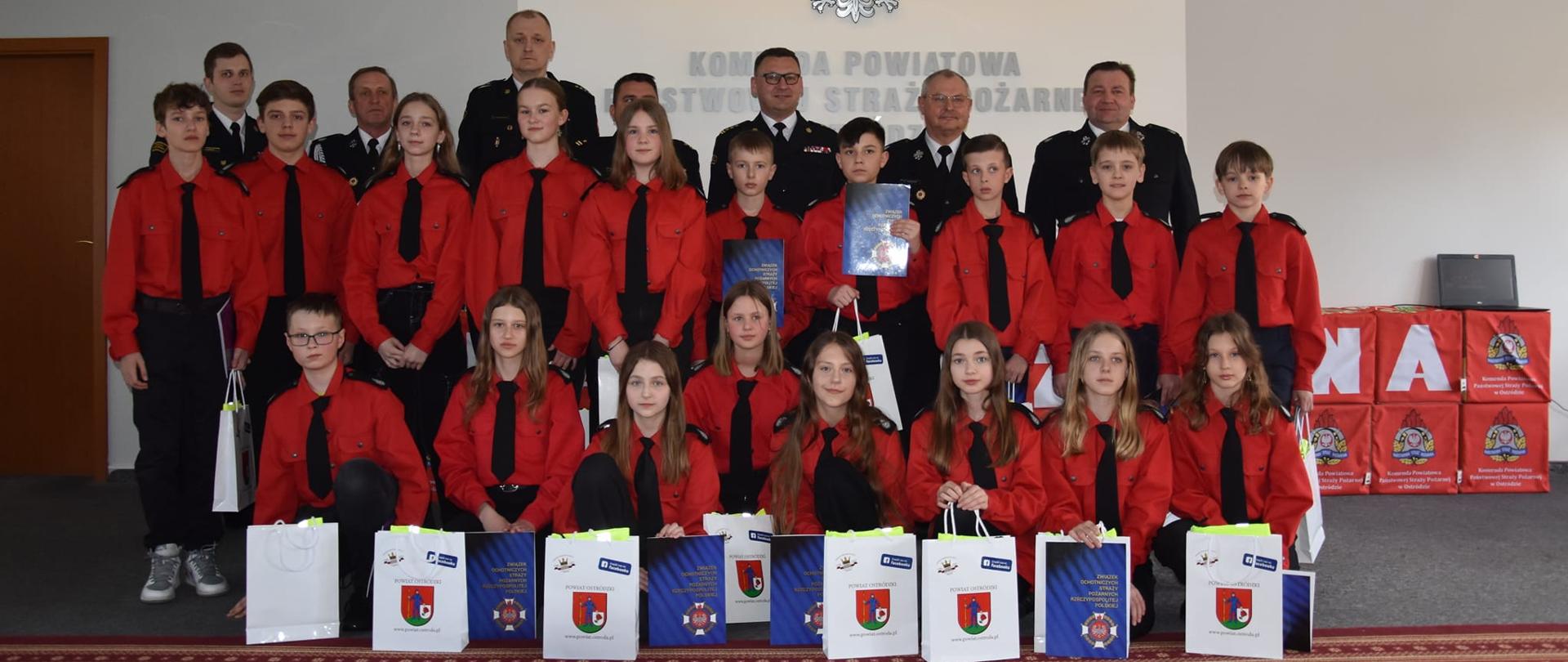 Zdjęcie grupowe pamiątkowe