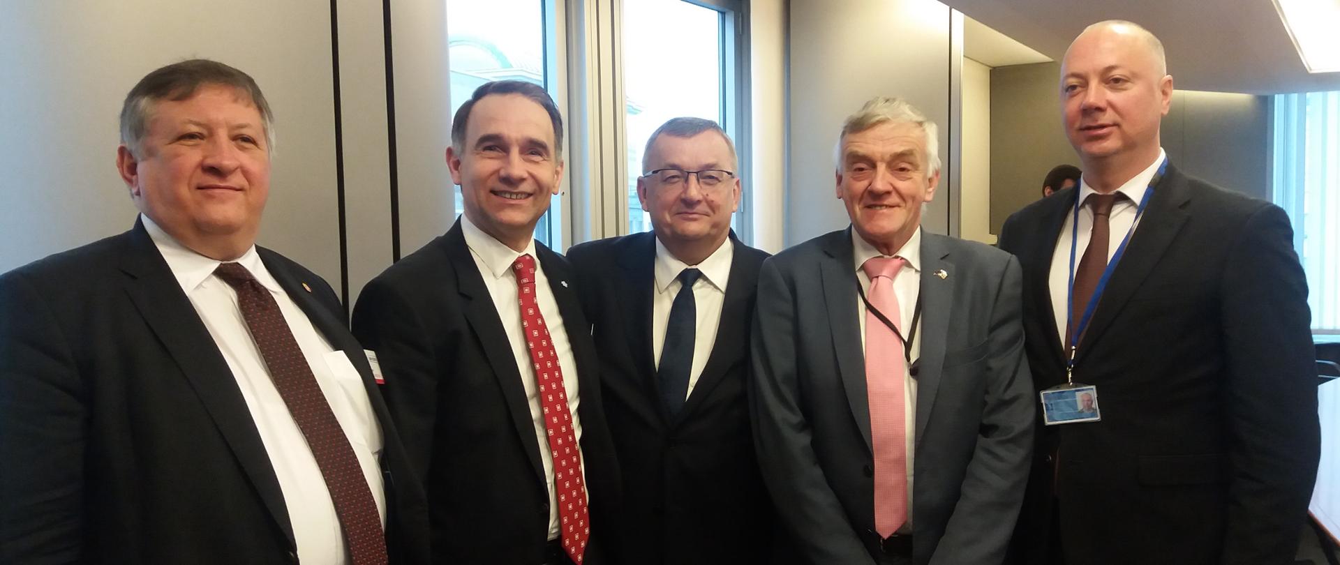 Spotkanie ministrów ds. transportu Polski, Węgier i Bułgarii z europosłem Wimem van de Campem
