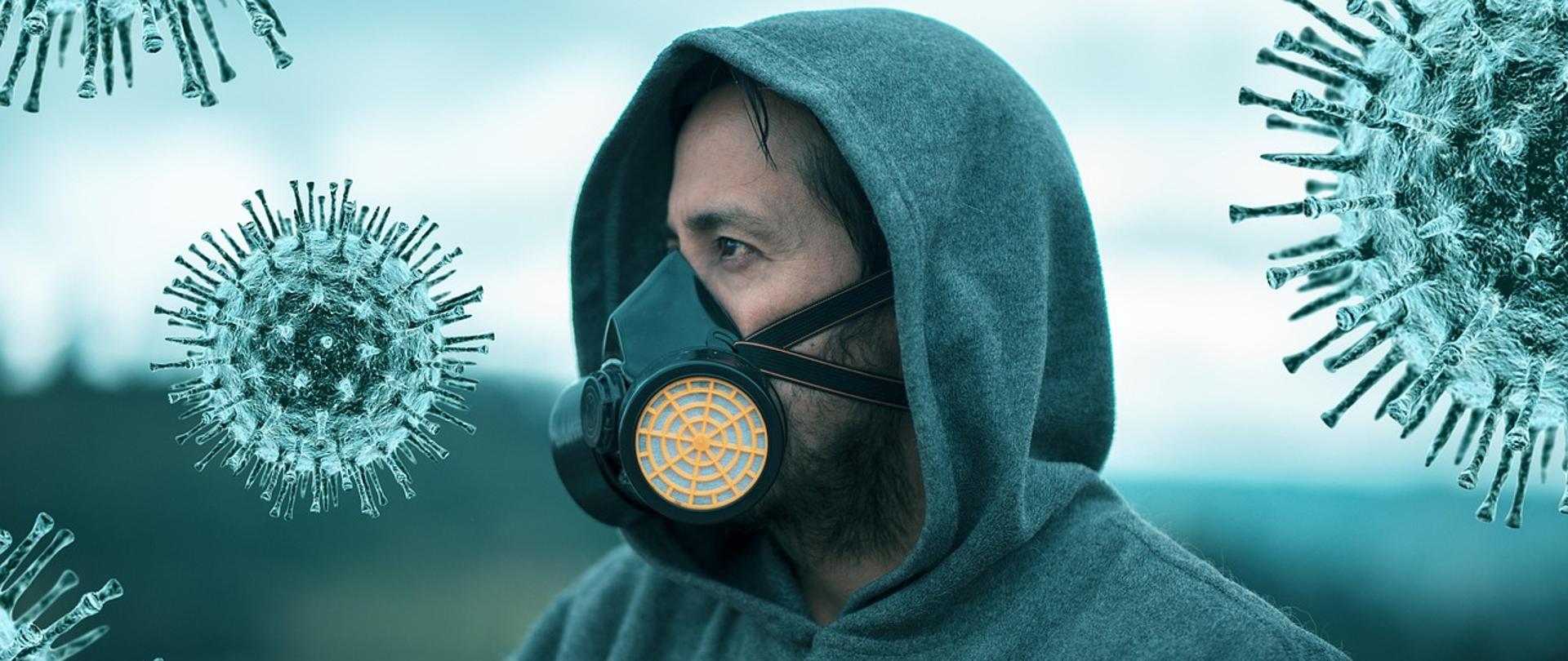 męszczyzna w masce ochronnej i w kapturze