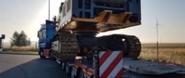 Ciężarówka przewożąca koparkę gąsienicową ważyła 54,6 t zamiast dopuszczalnych 40 t. Gabaryt bez wymaganego zezwolenia na przejazd zatrzymali do kontroli inspektorzy Inspekcji Transportu Drogowego z Piotrkowa Trybunalskiego.