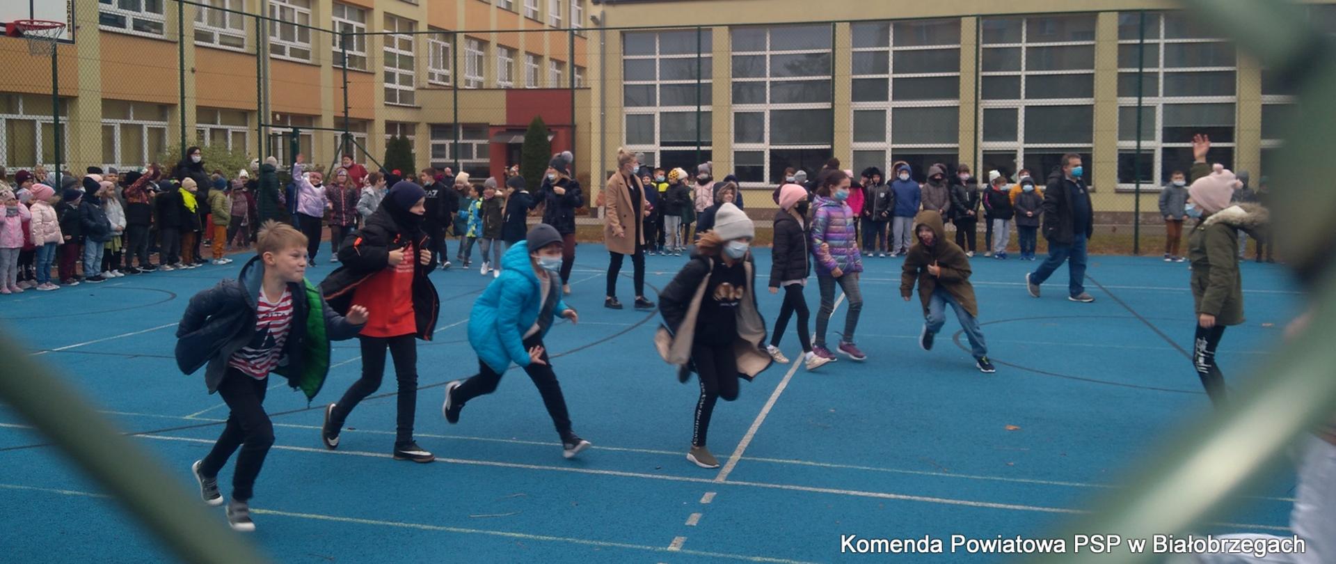 Ewakuacja z Publicznej Szkoły Podstawowej im. KEN w Białobrzegach.