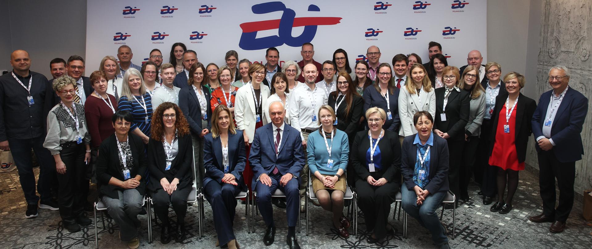 Zdjęcie grupowe uczestników spotkania