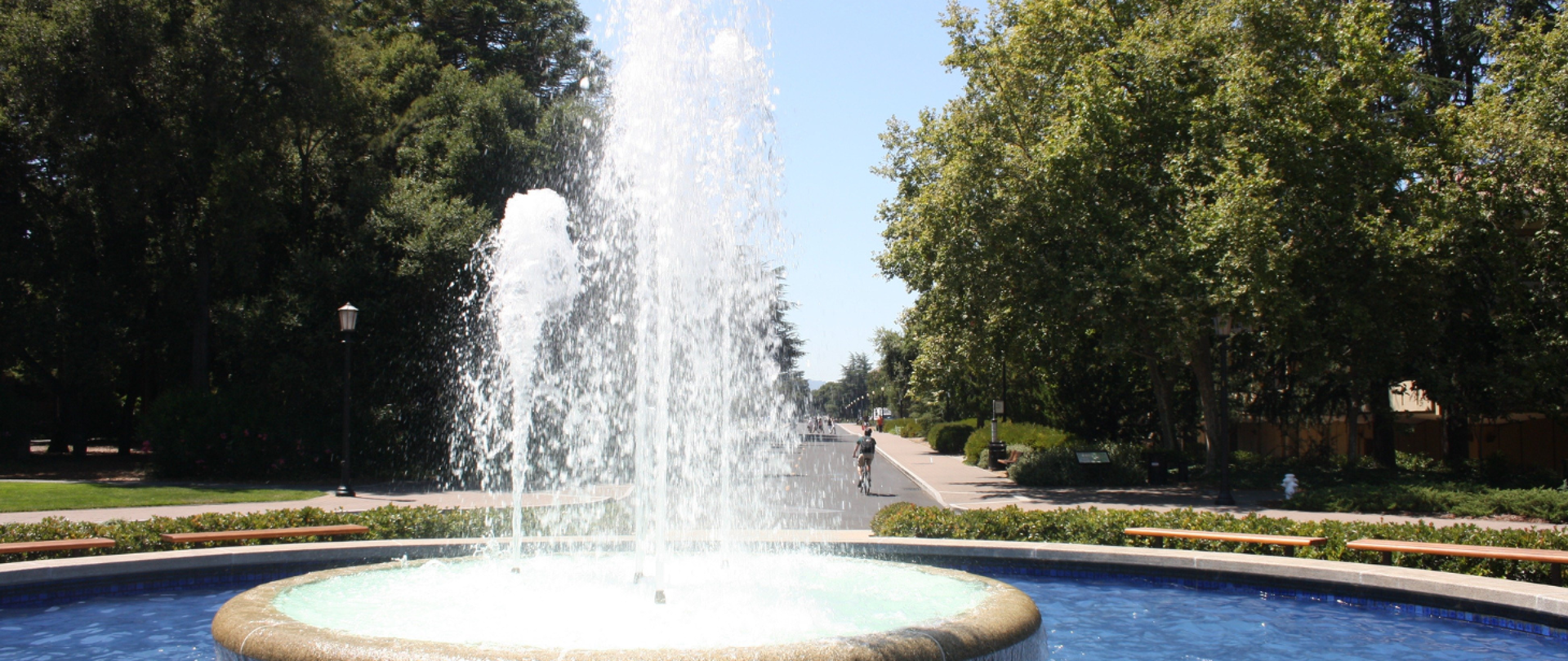 W fontannach nie należy się kąpać i pić z niej wody