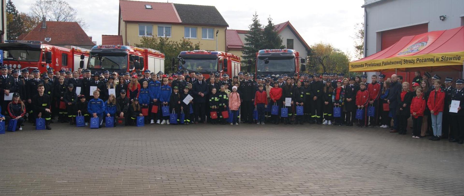 Zdjęcie przedstawia Przekazanie promes dla Młodzieżowych Drużyn Pożarniczych województwa zachodniopomorskiego.