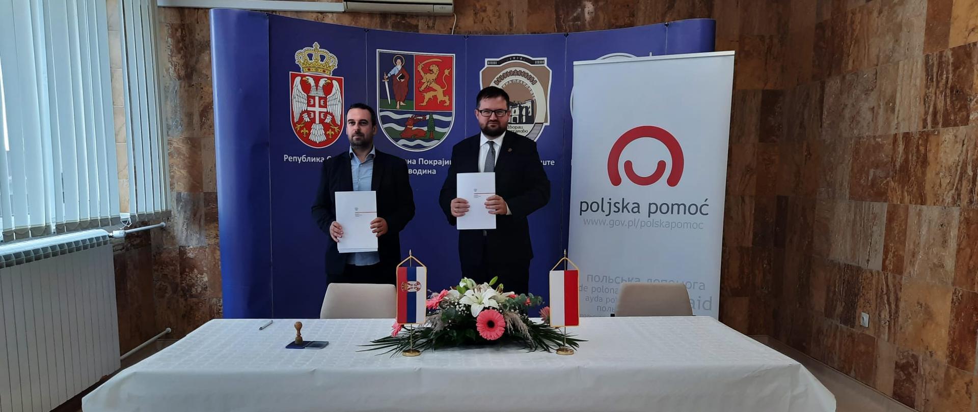 Dana 25. 10. predstavnici Ambasade Republike Poljske u Beogradu svečano su uručili Domu zdravlja „1. oktobar” u Plandištu četiri nova EKG aparata nabavljena zahvaljujući sredstvima poljske pomoći.