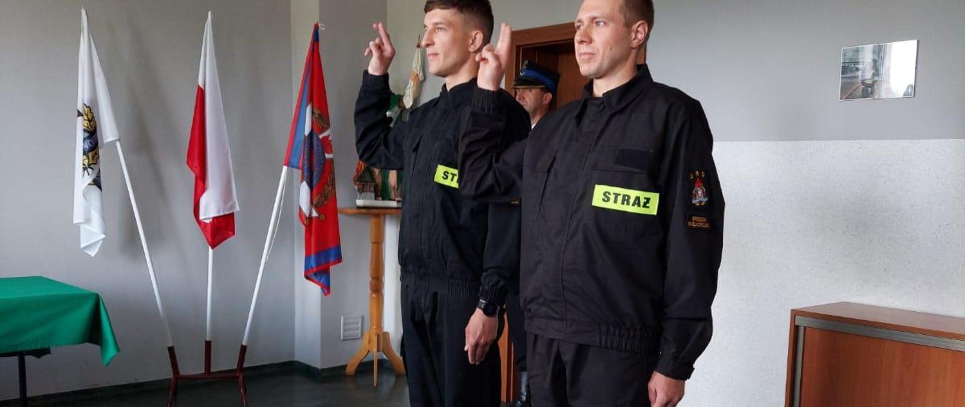Strażacy_składający_ślubowanie