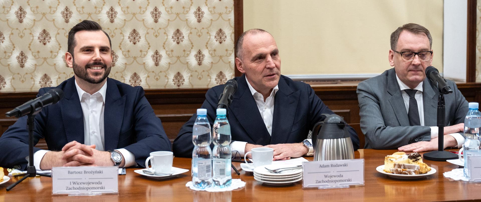wicewojewoda Bartosz Bożyński, wojewoda Adam Rudawski, wicewojewoda Dawid Krystek