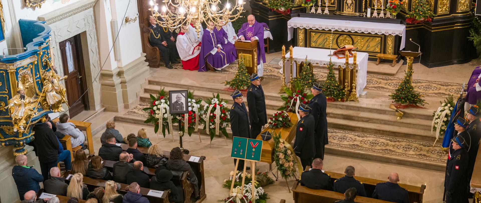 Uroczysty pogrzeb byłego Komendanta Powiatowego PSP w Lesku śp. st. bryg. w st. spocz. Wojciecha Krzywowiązy.