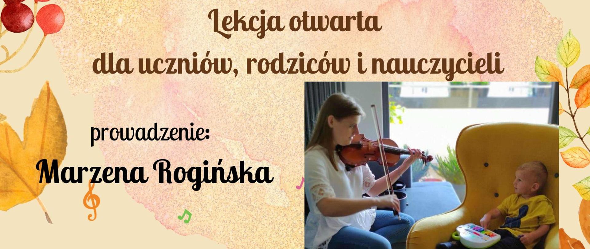 Plakat jest zaproszeniem na lekcję otwartą dla uczniów, rodziców i nauczycieli 22 listopada 2023 roku o godz. 17:00. Zielone, czarne oraz brązowe napisy widnieją na żółtym tle. W rogach plakatu są różnego kształtu kolorowe liście. 