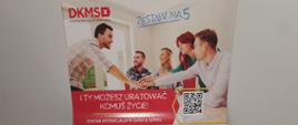 plakat informujący na którym widocznych jest 5 uśmiechniętych osób