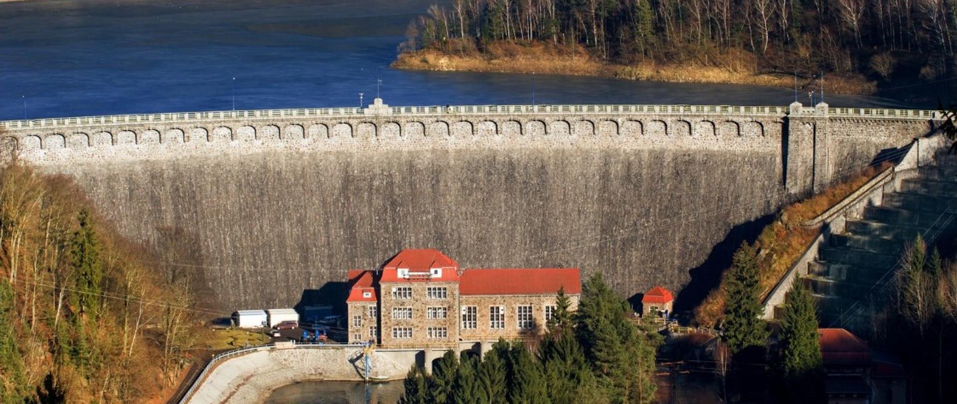 Zapora zbiornika wodnego Pilchowice na rzece Bóbr. Fot. Gmina Wleń.
