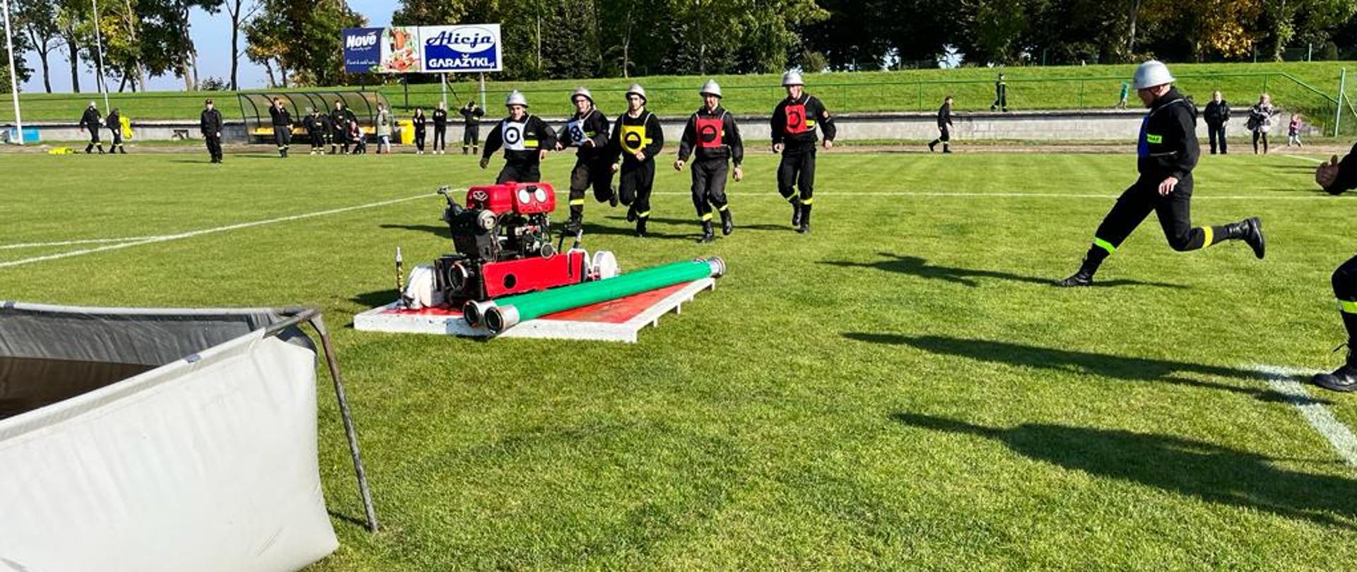 Na zdjęciu zwody jednostek ochotniczych straży pożarnych z gmin Nowe, Dragacz i Warlubie