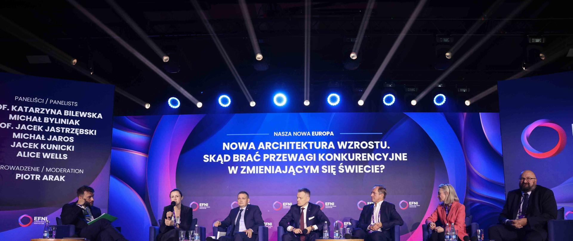 Wiceminister rozwoju i technologii Michał Jaros podczas panelu na EFNI 2026