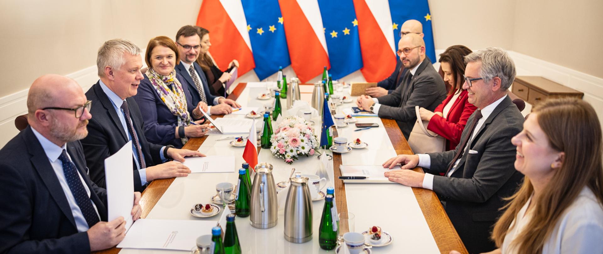 Priorytety Polskiej Prezydencji w Radzie UE w zakresie migracji - spotkanie ministra Tomasza Siemoniaka z Europejskim Komisarzem ds. wewnętrznych i migracji Magnusem Brunnerem. 