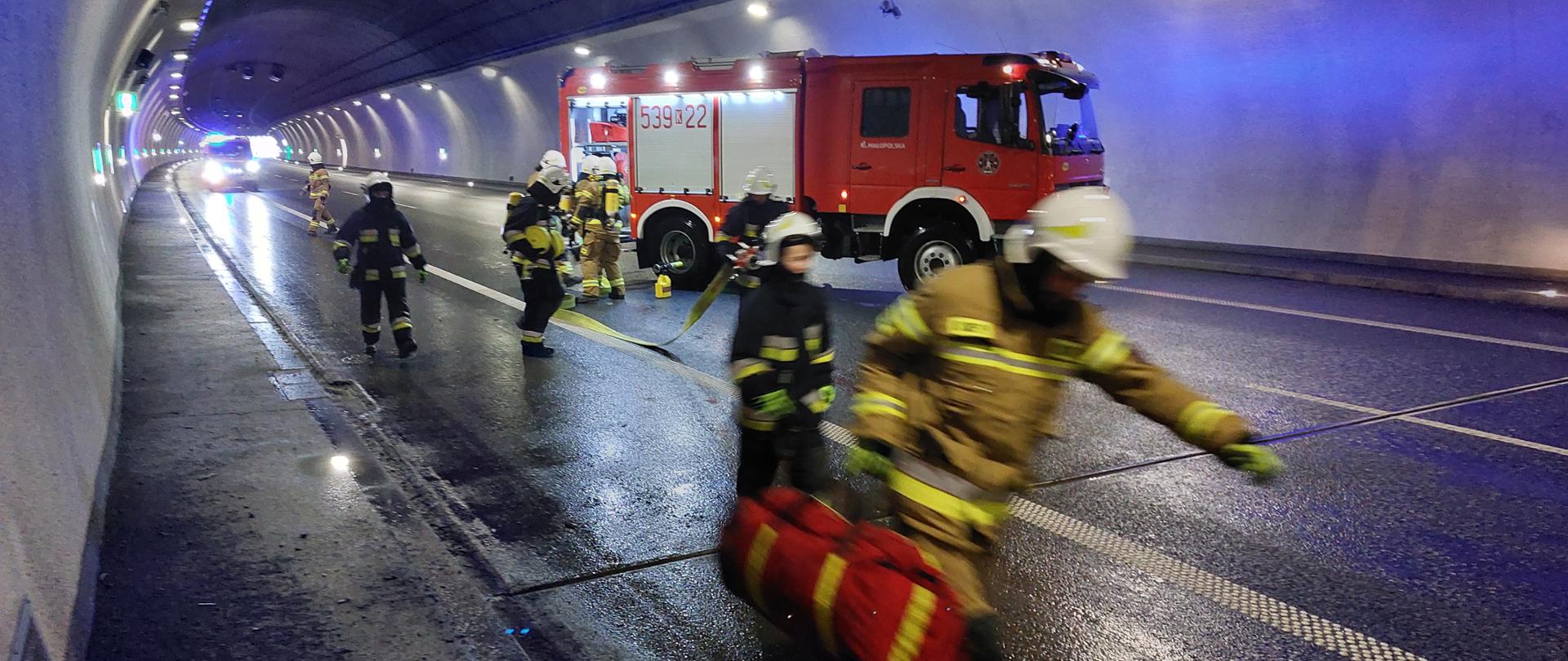 Ćwiczenia służb (Straży Pożarnej) na tunelu na S7
