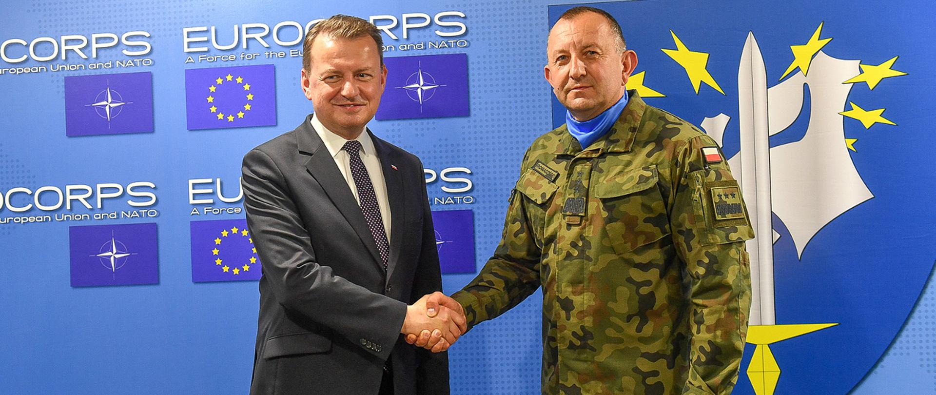 29 czerwca 2023 r., w Strasburgu, Mariusz Błaszczak, minister obrony narodowej, wziął udział w uroczystości objęcia dowodzenia Eurokorpusem po raz pierwszy przez Polaka, gen. broni Jarosława Gromadzińskiego. Fot. kpr. Wojciech Król/CO MON
