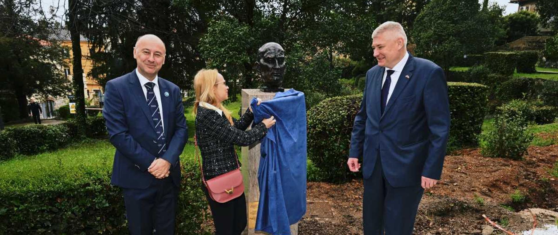 Svečano otkrivanje biste prof. Jana Nielubowicza