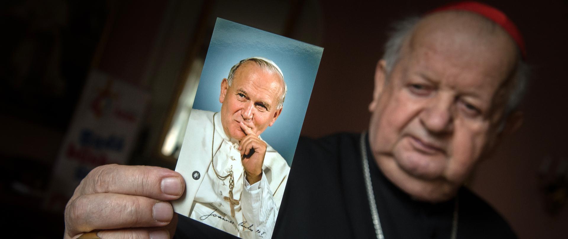 Card_Stanisław_Dziwisz_fot_episkopatpl