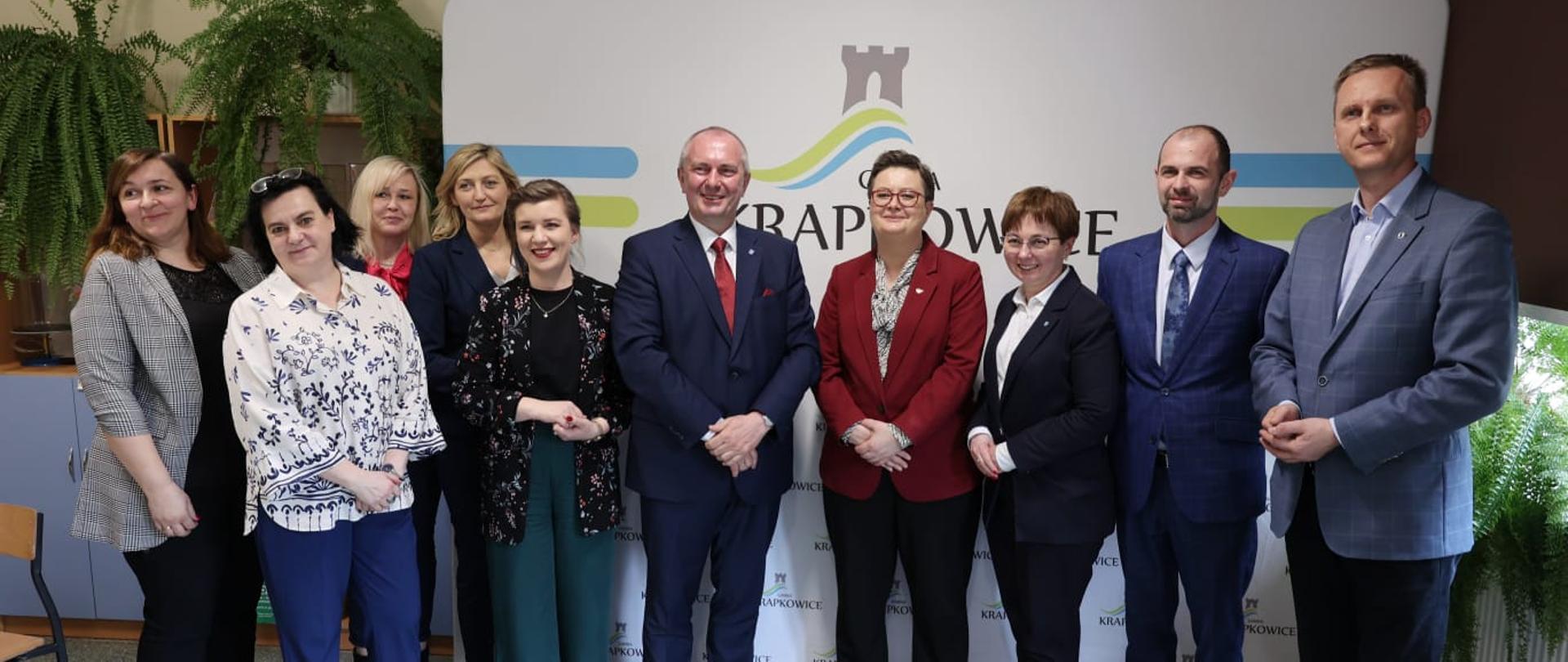 Uczestnicy konferencji prasowej w Krapkowicach. 