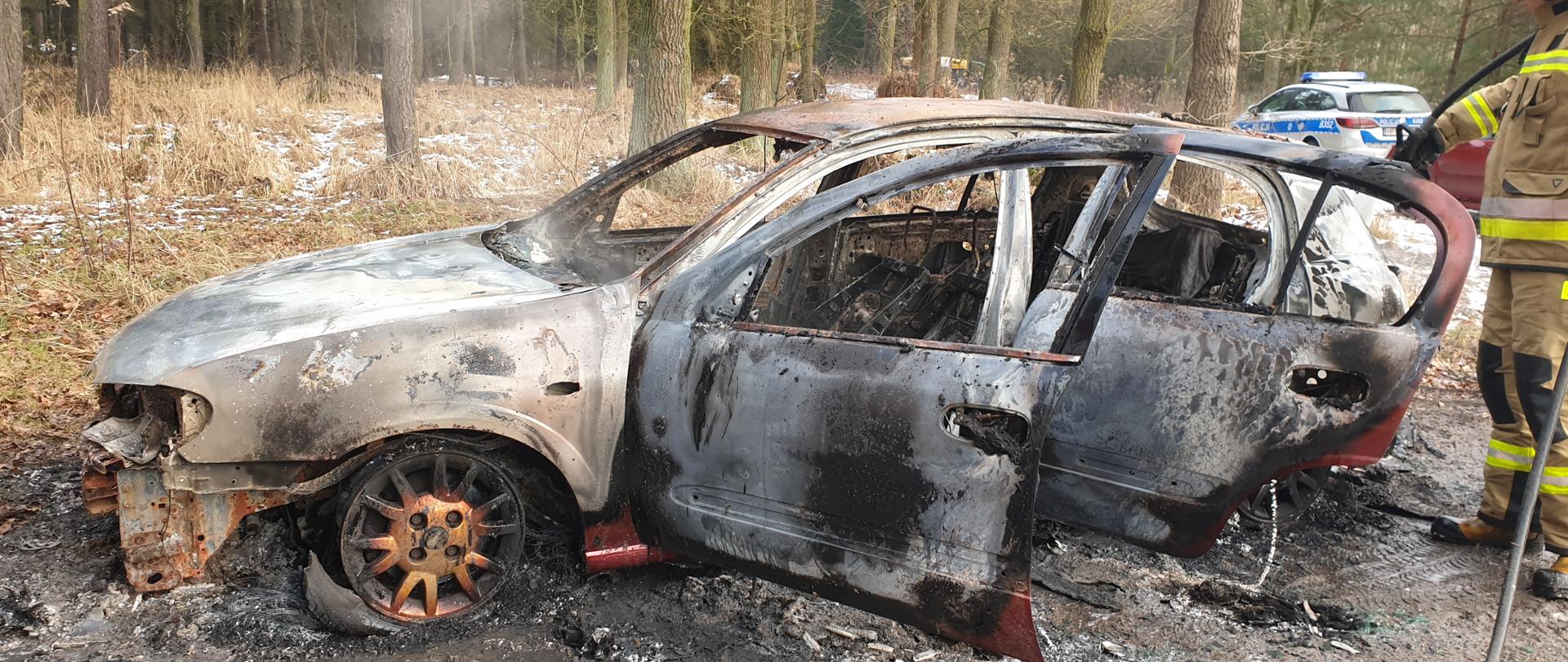 Spalony samochód osobowy