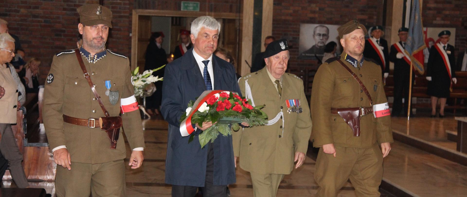 Wojewoda podlaski na miejskich obchodach Dnia Sybiraka w Dolinie Pamięci w Łomży