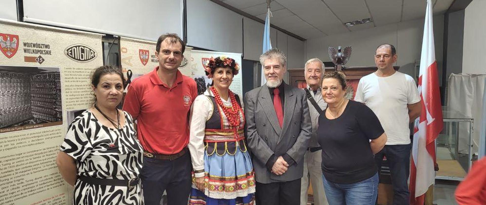 W weekend 23-24 marca br. w siedzibie Związku Polaków i Sekcji Byłych Kombatantów Dom Polski w Santa Fe zaprezentowana została wystawa "Złamanie kodu Enigma", przygotowana przez Urząd Marszałkowski Województwa Wielkopolskiego i Ambasadę RP w Buenos Aires.