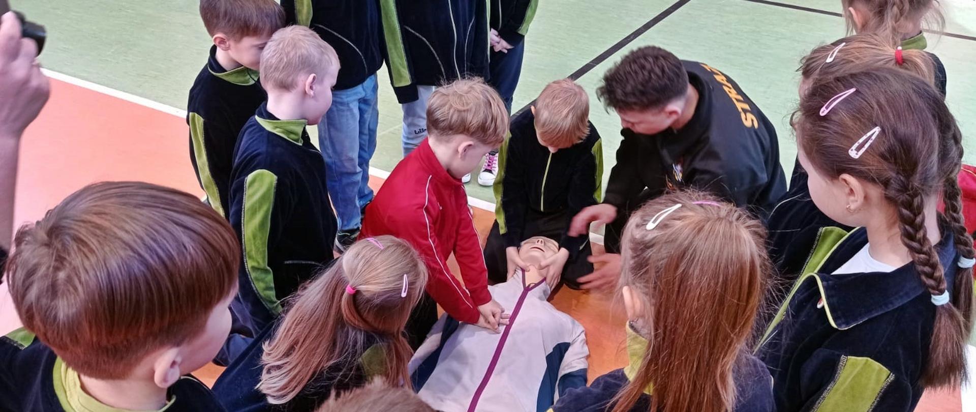 Pogadanka edukacyjna dla uczniów ze Szkoły Podstawowej w Kotuniu w ramach kampanii "Bezpieczne Ferie"