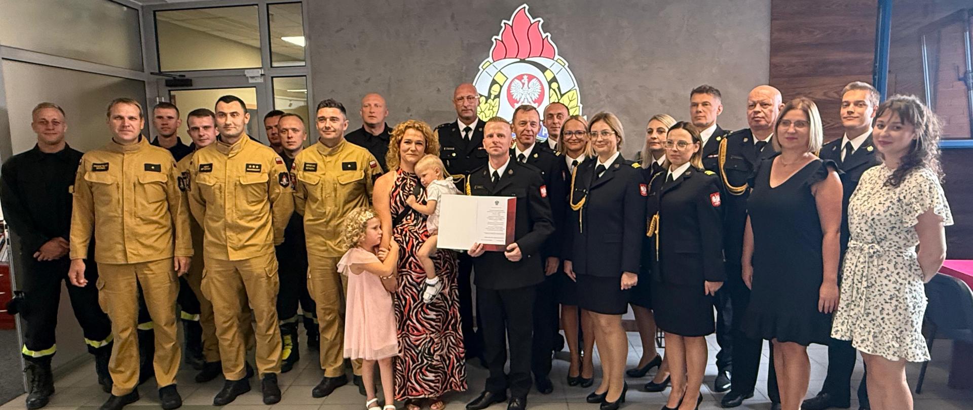 Wspólne zdjęcie po złożonym ślubowaniu.