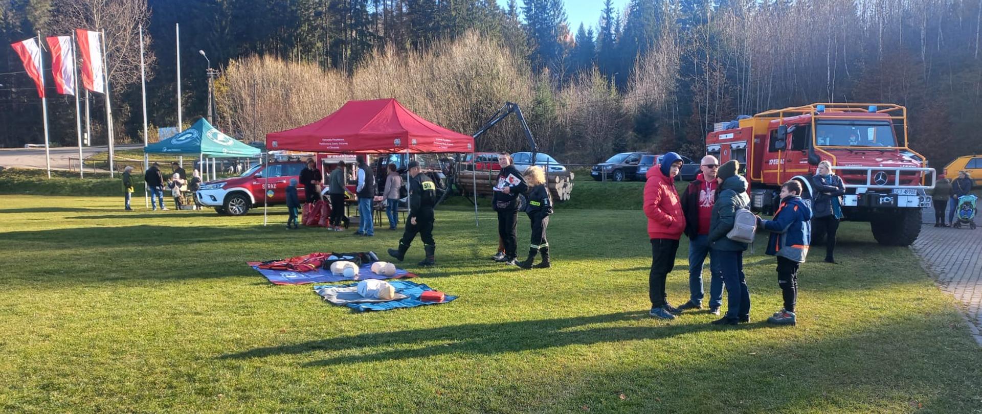 Stoisko promocyjne PSP podczas pikniku rodzinnego w Istebnej