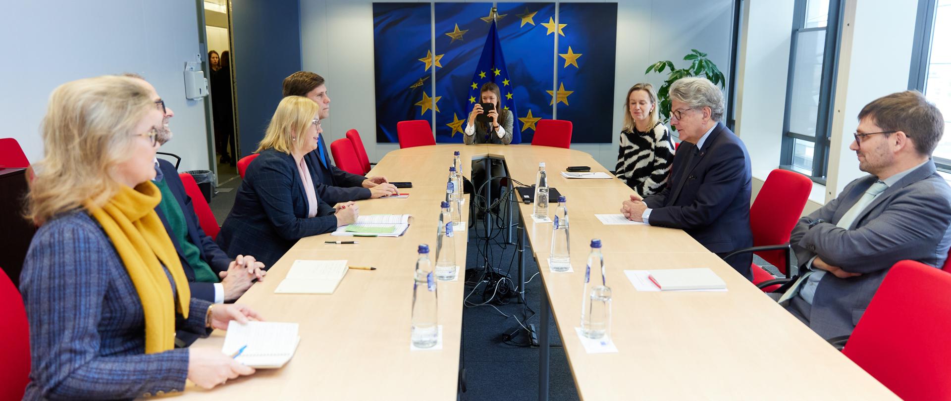Zdjęcie uczestników spotkania w Brukseli
