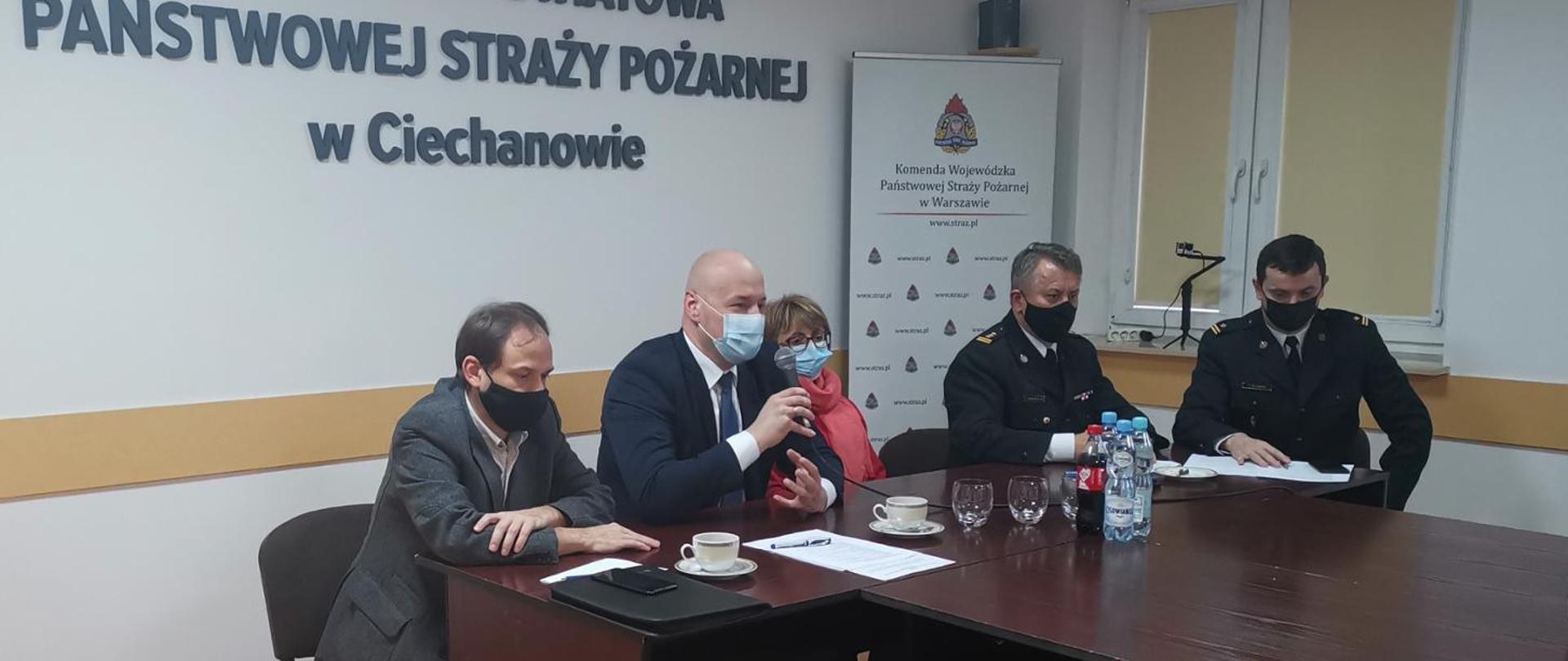 Spotkanie w sprawie COVID przedstawiciel mswia komendant wojewódzki i samorząd