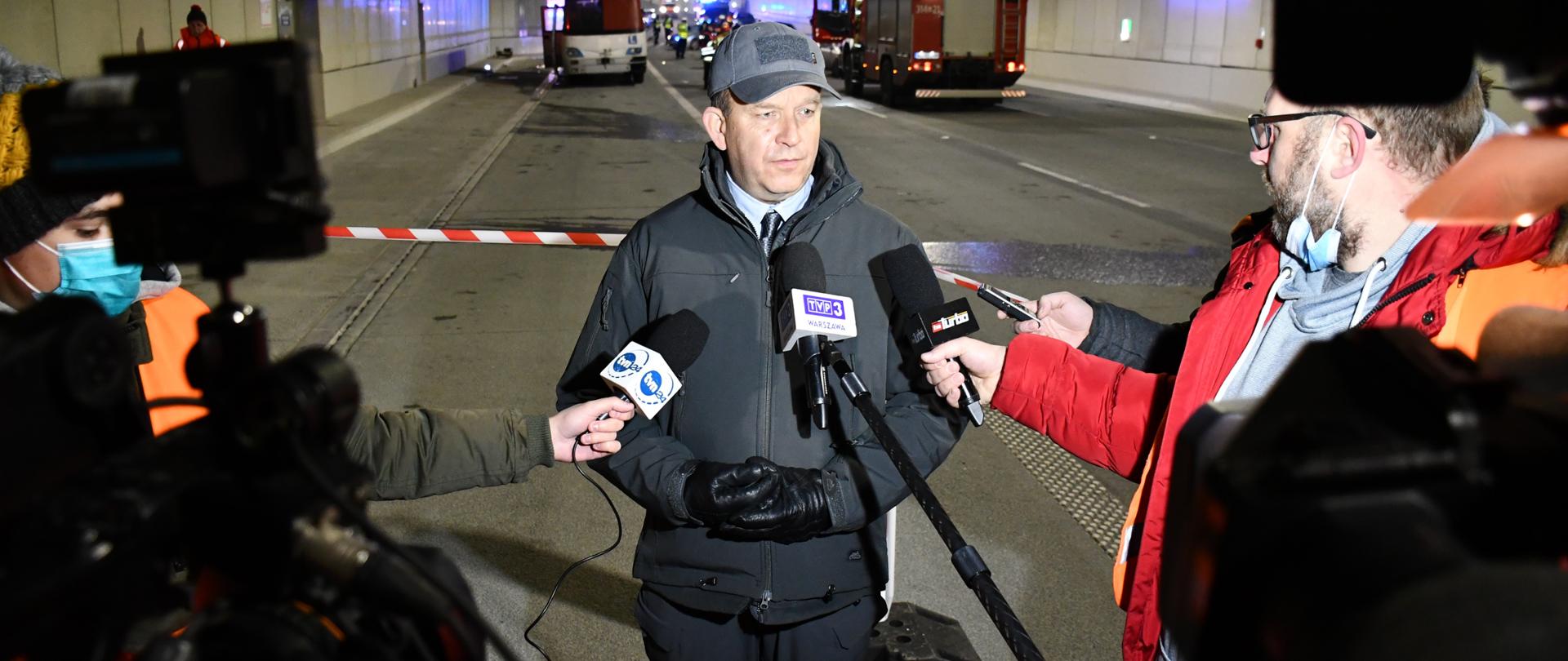 Wojewoda Mazowiecki podczas ćwiczenia służb ratowniczych w tunelu w ciągu realizowanej trasy S2 POW