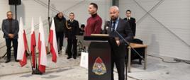 Na zdjęciu Uroczyste zdanie i przyjęcie obowiązków Komendanta Powiatowego Państwowej Straży Pożarnej w Rypinie - Jarosław Sochacki – Starosta Rypiński w trakcie okolicznościowego przemówienia