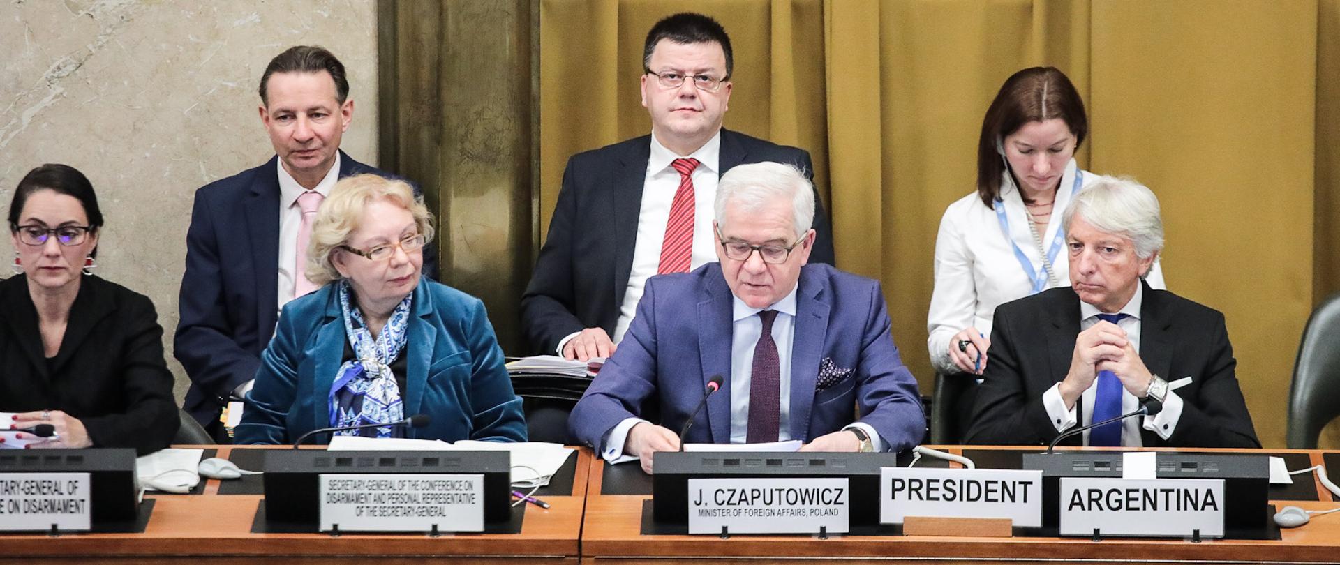 Minister Czaputowicz