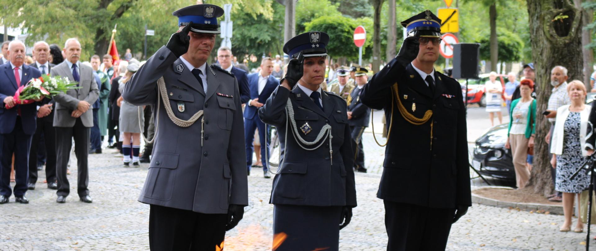 Inowrocławianie uczcili dzisiaj 83. rocznicę wybuchu II wojny światowej. Przy pomniku Obrońców Inowrocławia odbyła się uroczystość patriotyczna.