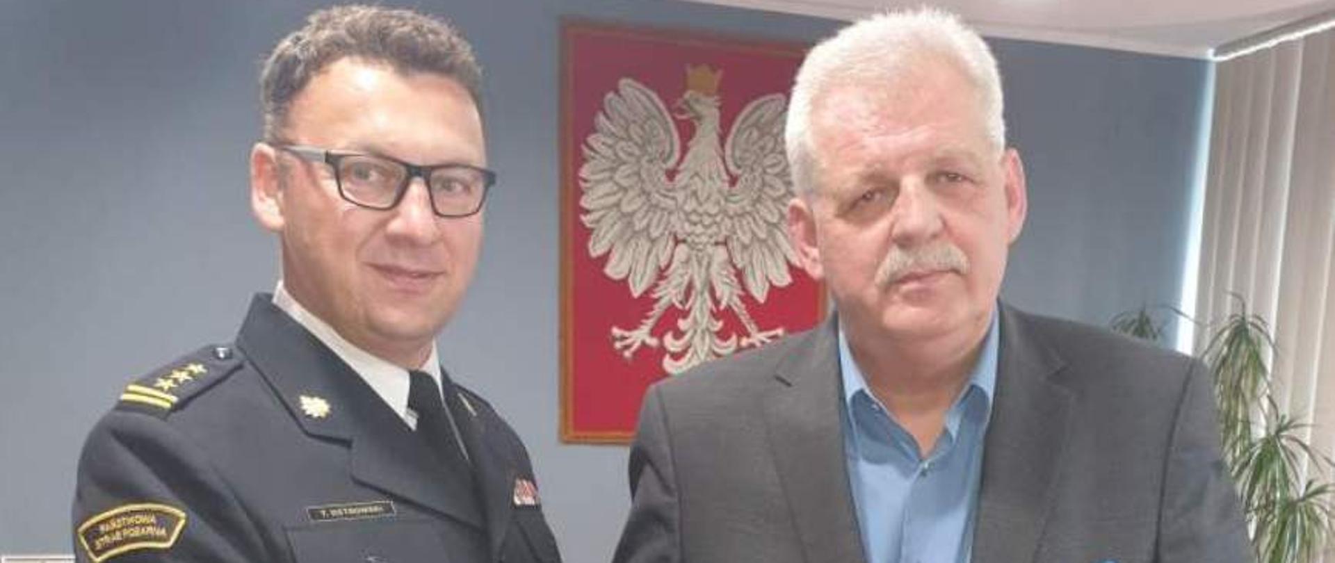 Dyrektor KOWR przekazuje decyzję o przekazaniu działki pod budowę Komendantowi.