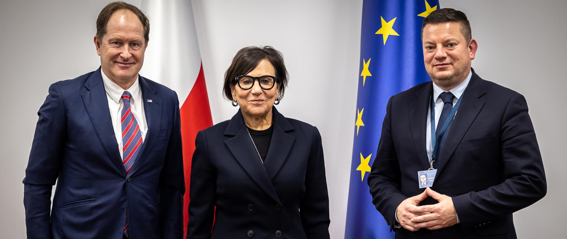 Ambasador Stanów Zjednoczonych w Rzeczypospolitej Polskiej Mark Brzezinski, specjalny przedstawiciel Stanów Zjednoczonych ds. odbudowy gospodarczej Ukrainy Penny Pritzker oraz wiceminister infrastruktury Przemysław Koperski