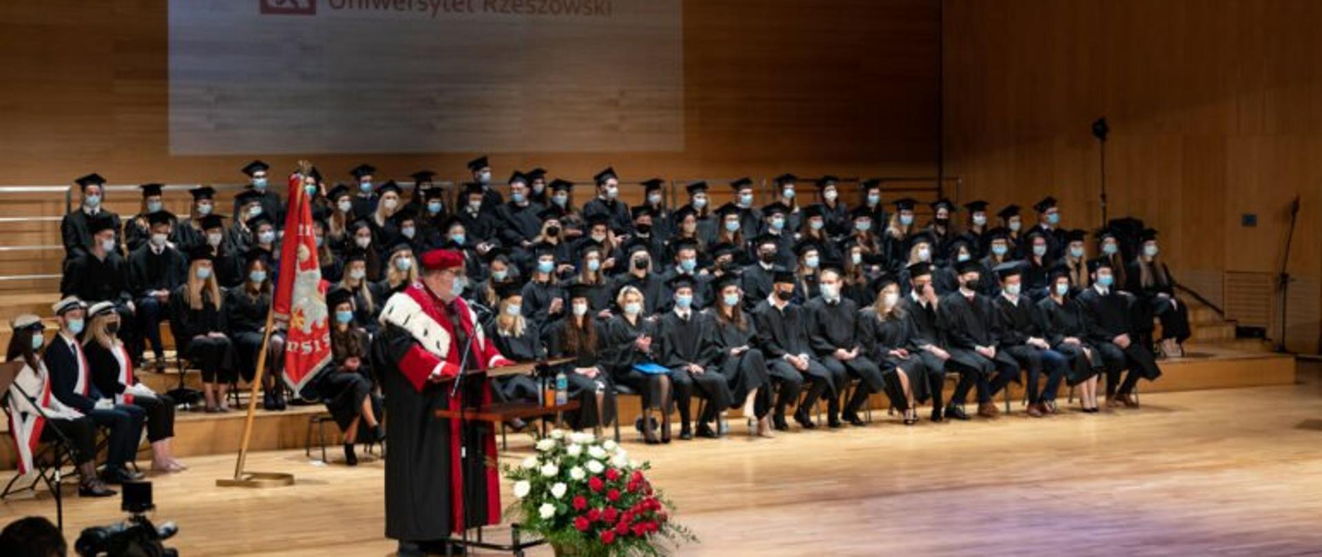 Uroczystość wręczenia dyplomów absolwentom kierunku lekarskiego UR