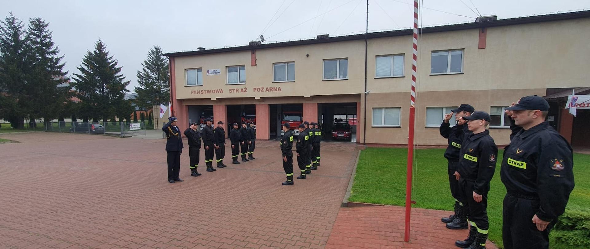 Uroczysta zmiana służby z okazji Święta Odzyskania Niepodległości 11 listopada