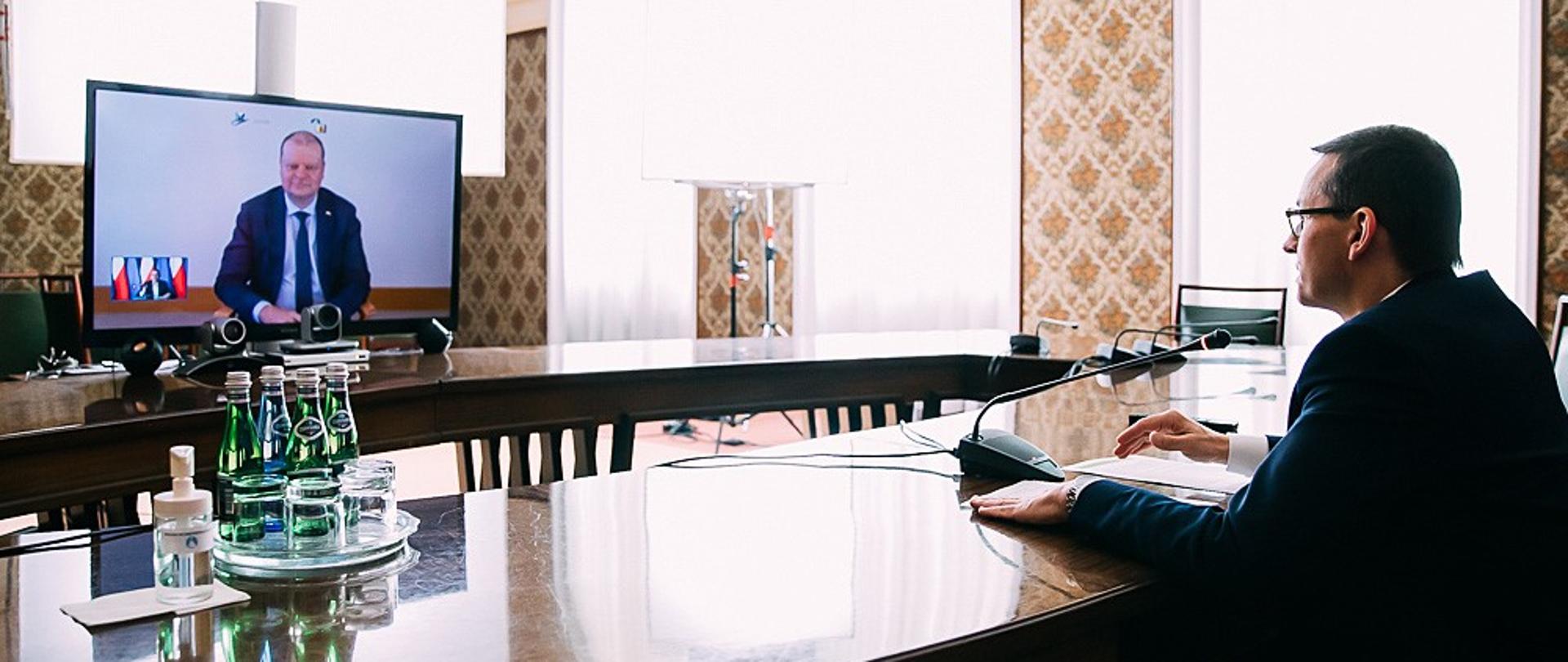 Premier Mateusz Morawiecki podczas wideokonferencji.