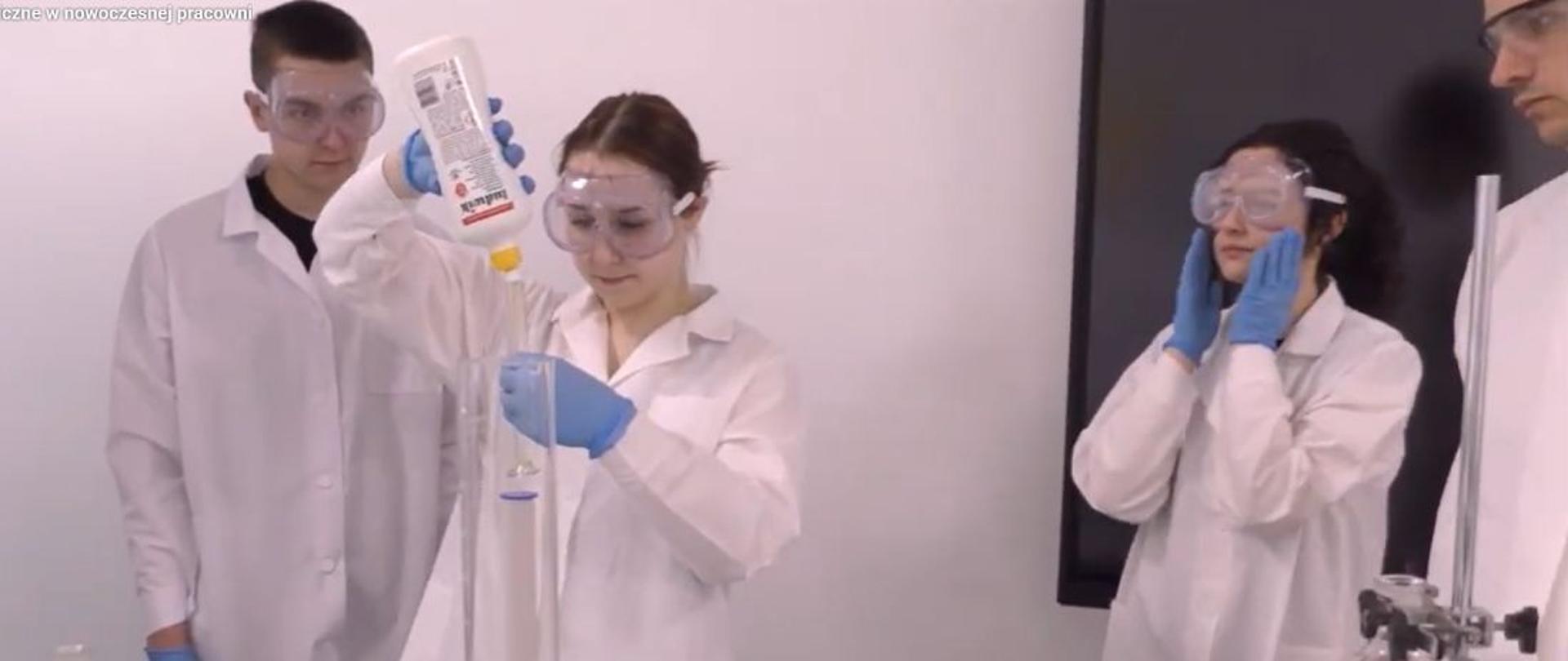 Ciekawe doświadczenia chemiczne w szkolnej pracowni