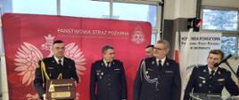 Pożegnanie Komendanta Powiatowego PSP w Obornikach ze sztandarem