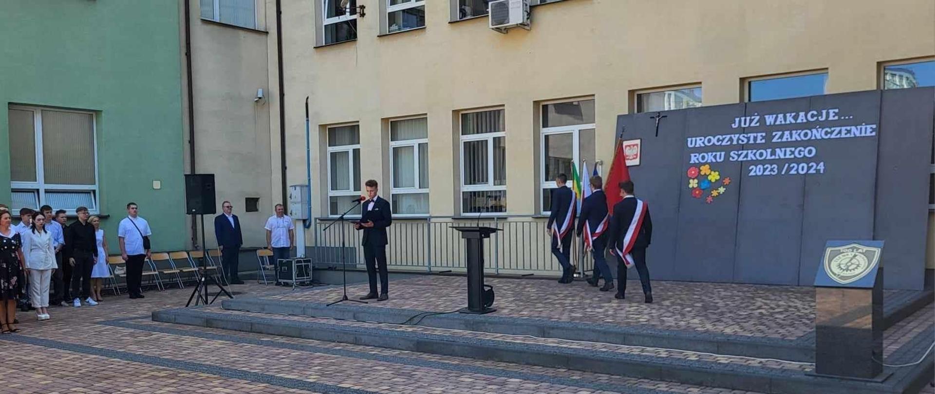 Zakończenie roku w szkole w Ostrołęce