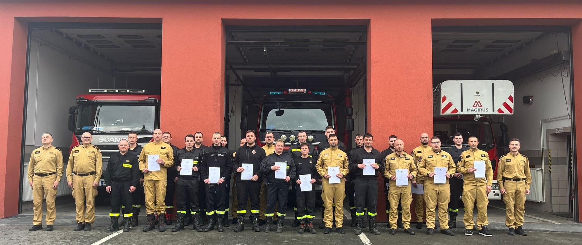 Uczestnicy szkolenia oraz kadra dydaktyczna