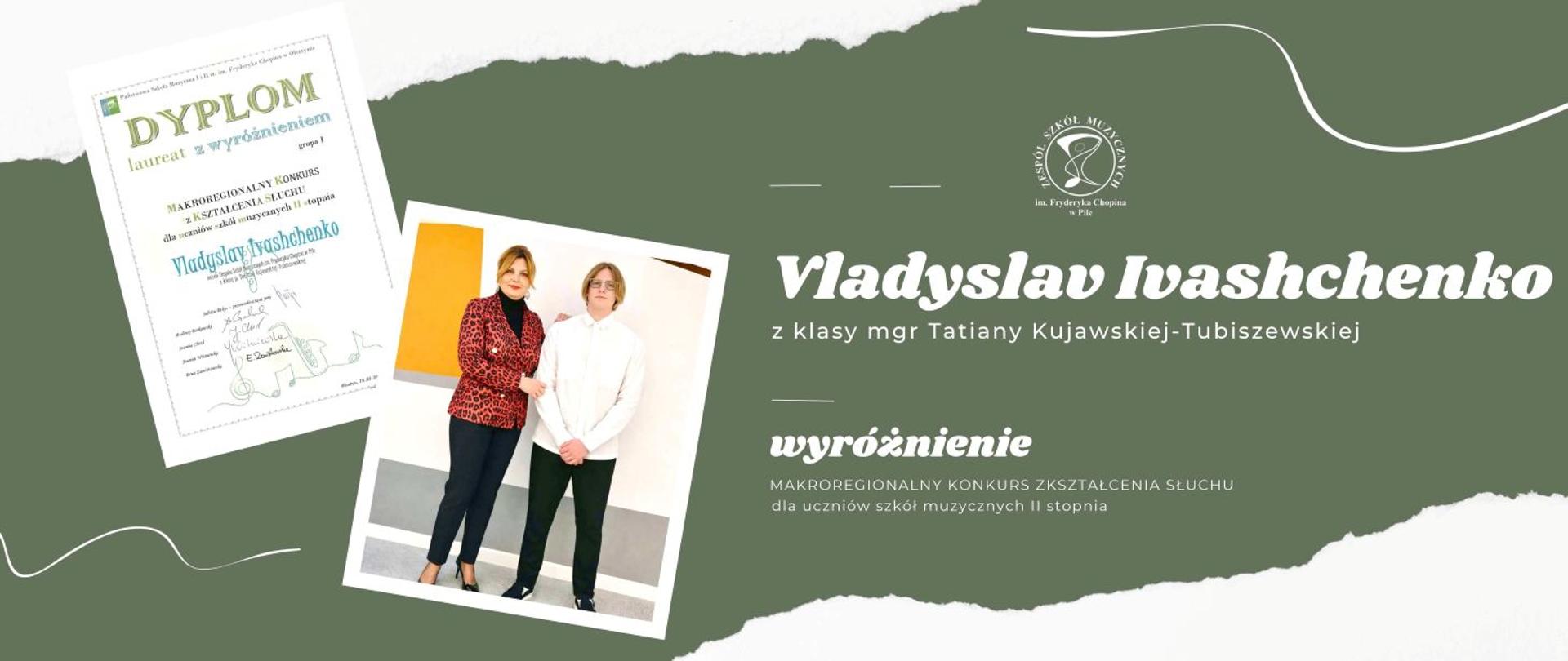  Na zielonym tle dwa zdjęcia. W jednym dyplom z napisami na drugim kobieta w czarnych spodniach i czerwonej marynarce w czarne kropki włosy upięte, obok chłopak ubrany w czarne spodnie i białą koszulę w dłuższych blond włosach w okularach.