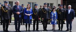 Na zdjęciu nagrodzeni strażacy