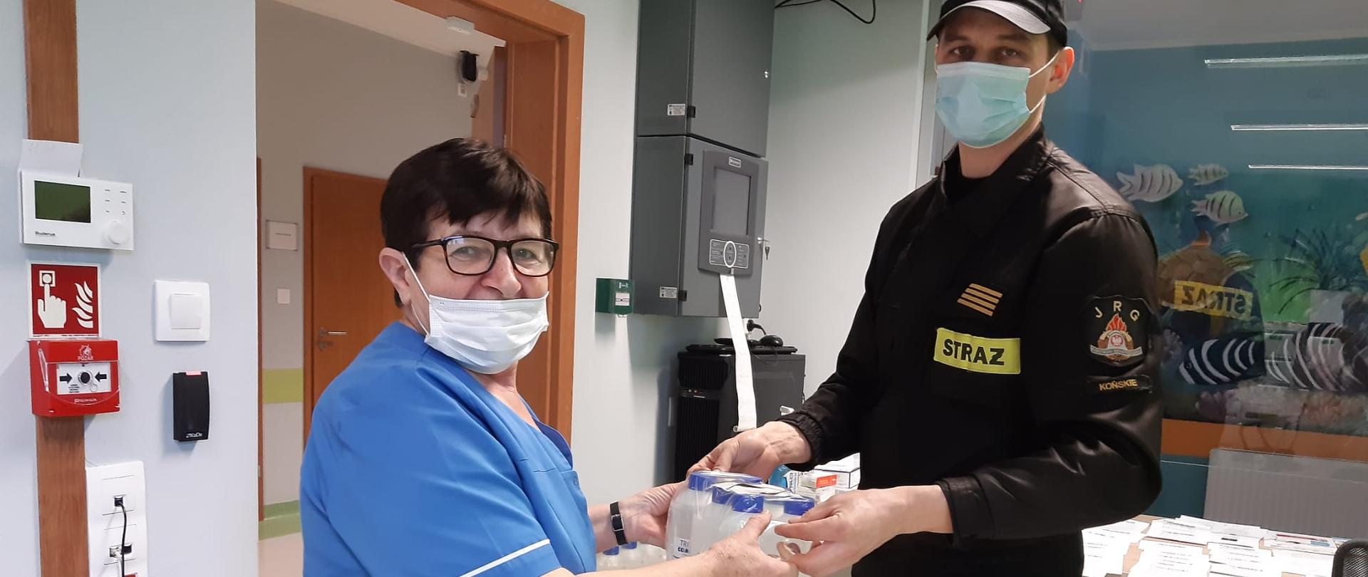 Strażacy JRG Końskie dostarczyli środki ochrony do punktów szczepień